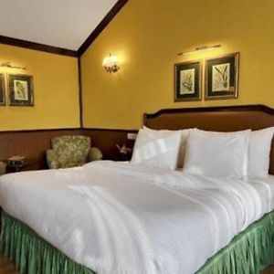 Deluxe Campbell Residency King